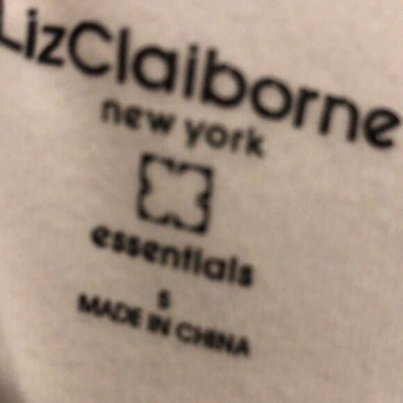 Lizclairborne S wite long sleve shirt - Picture 2 of 3